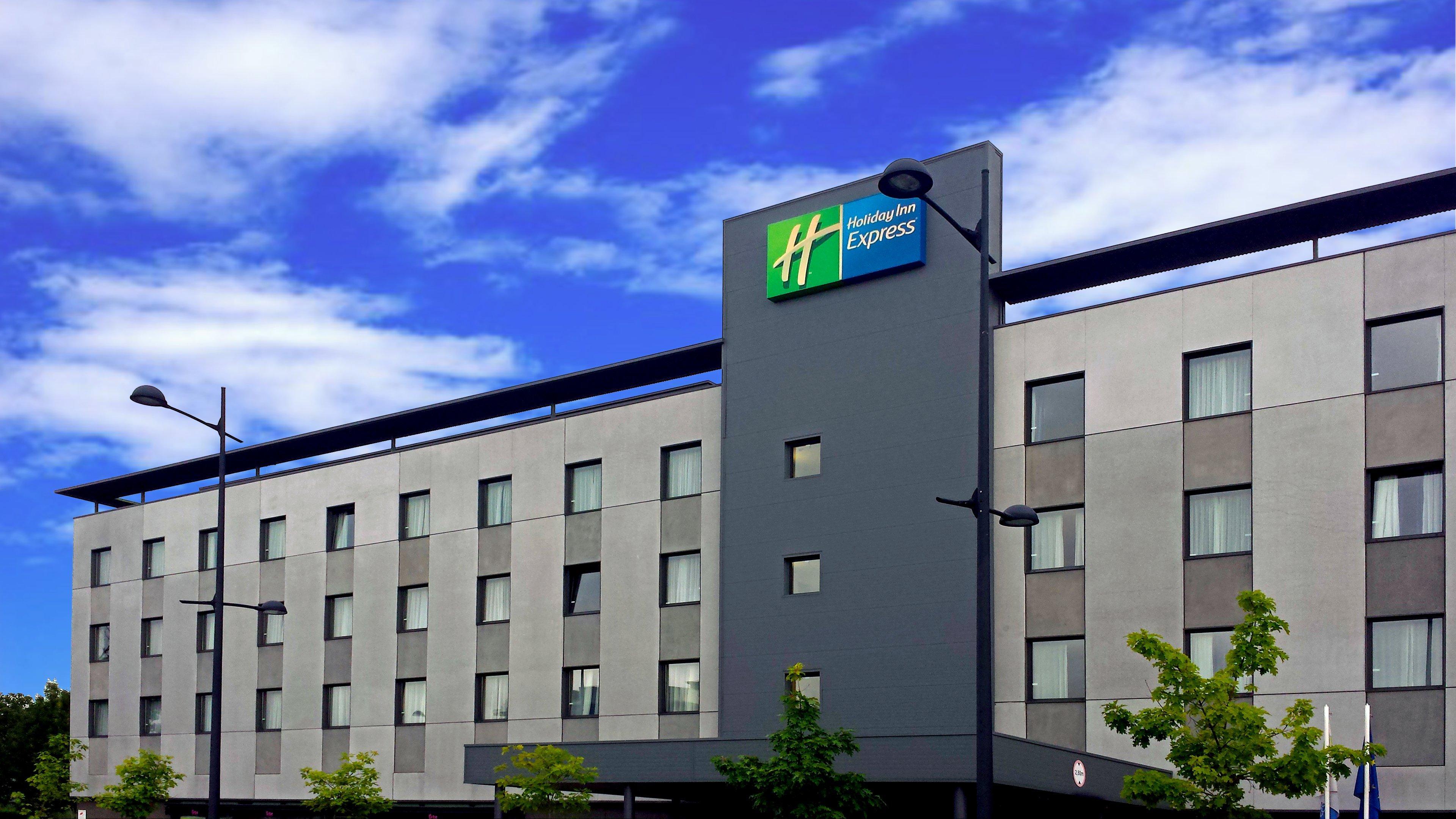 Holiday Inn Express Bilbao Airport, An Ihg Hotel Derio Exterior photo