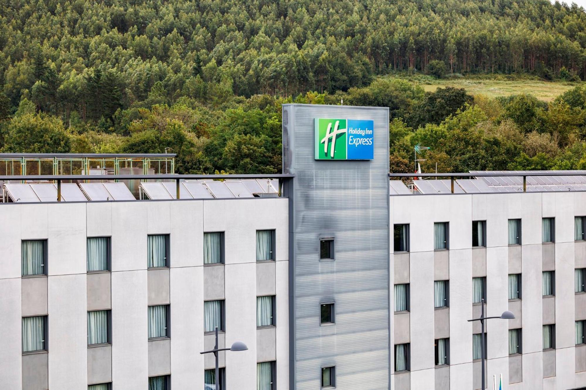 Holiday Inn Express Bilbao Airport, An Ihg Hotel Derio Exterior photo