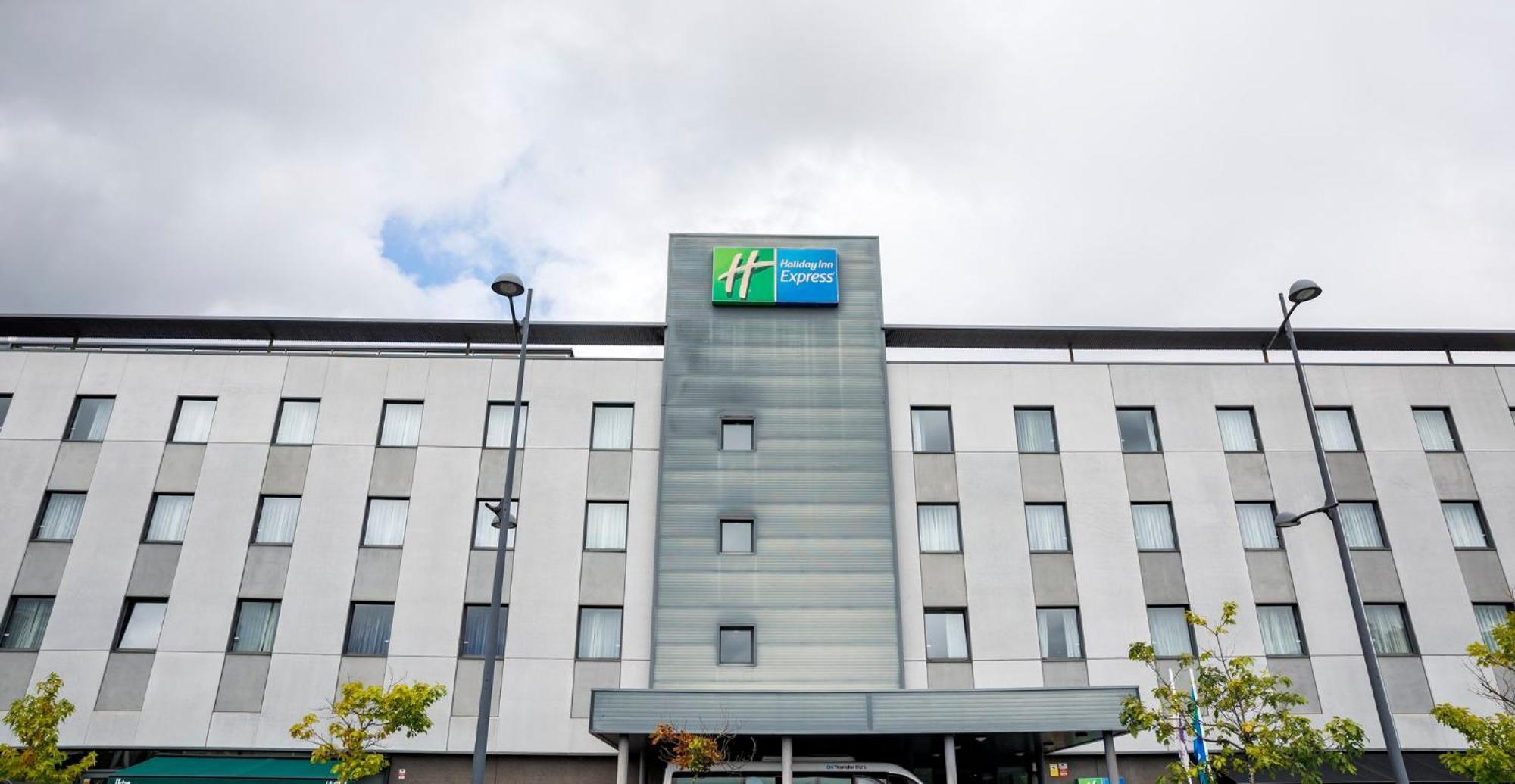 Holiday Inn Express Bilbao Airport, An Ihg Hotel Derio Exterior photo