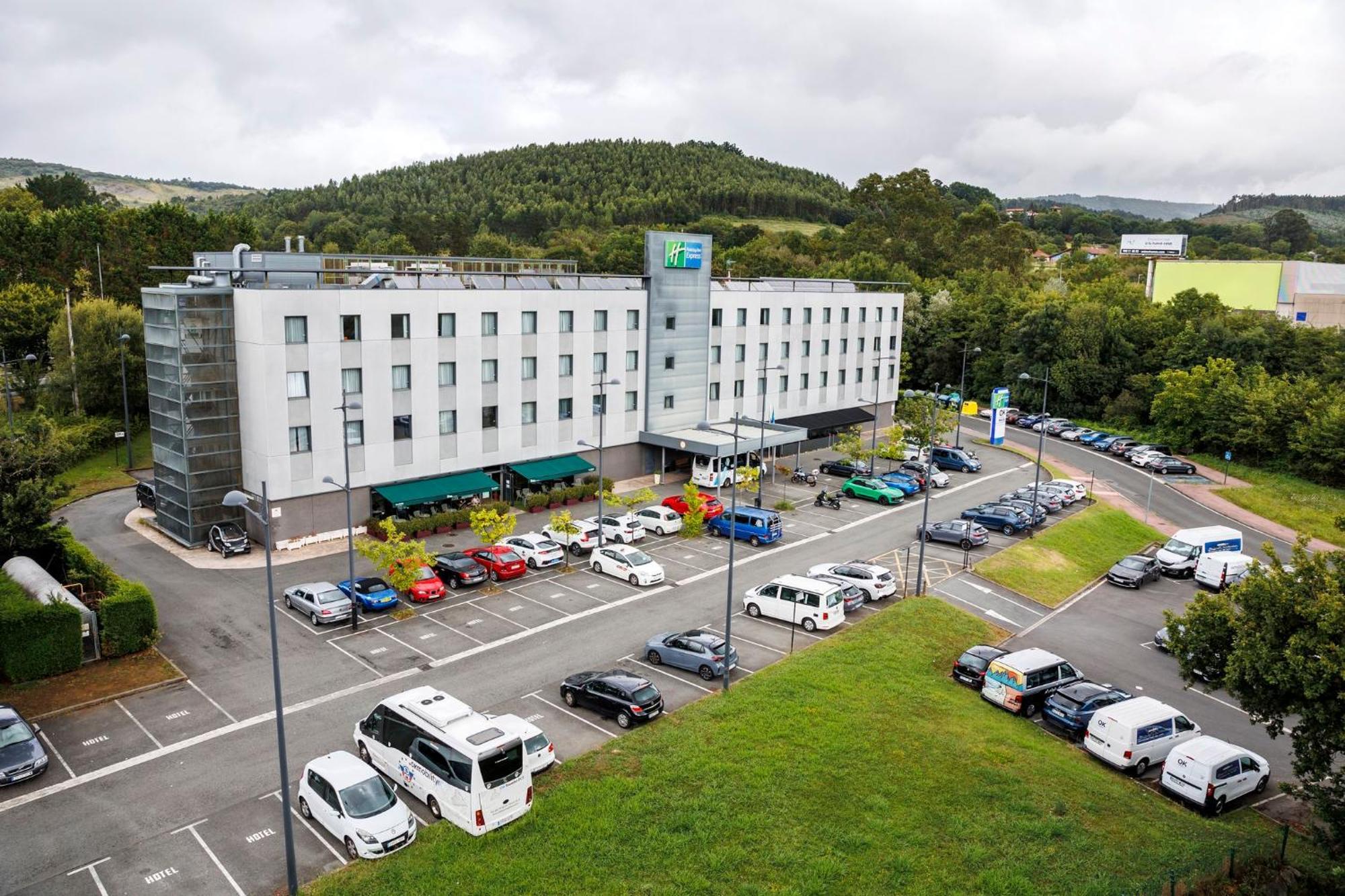 Holiday Inn Express Bilbao Airport, An Ihg Hotel Derio Exterior photo